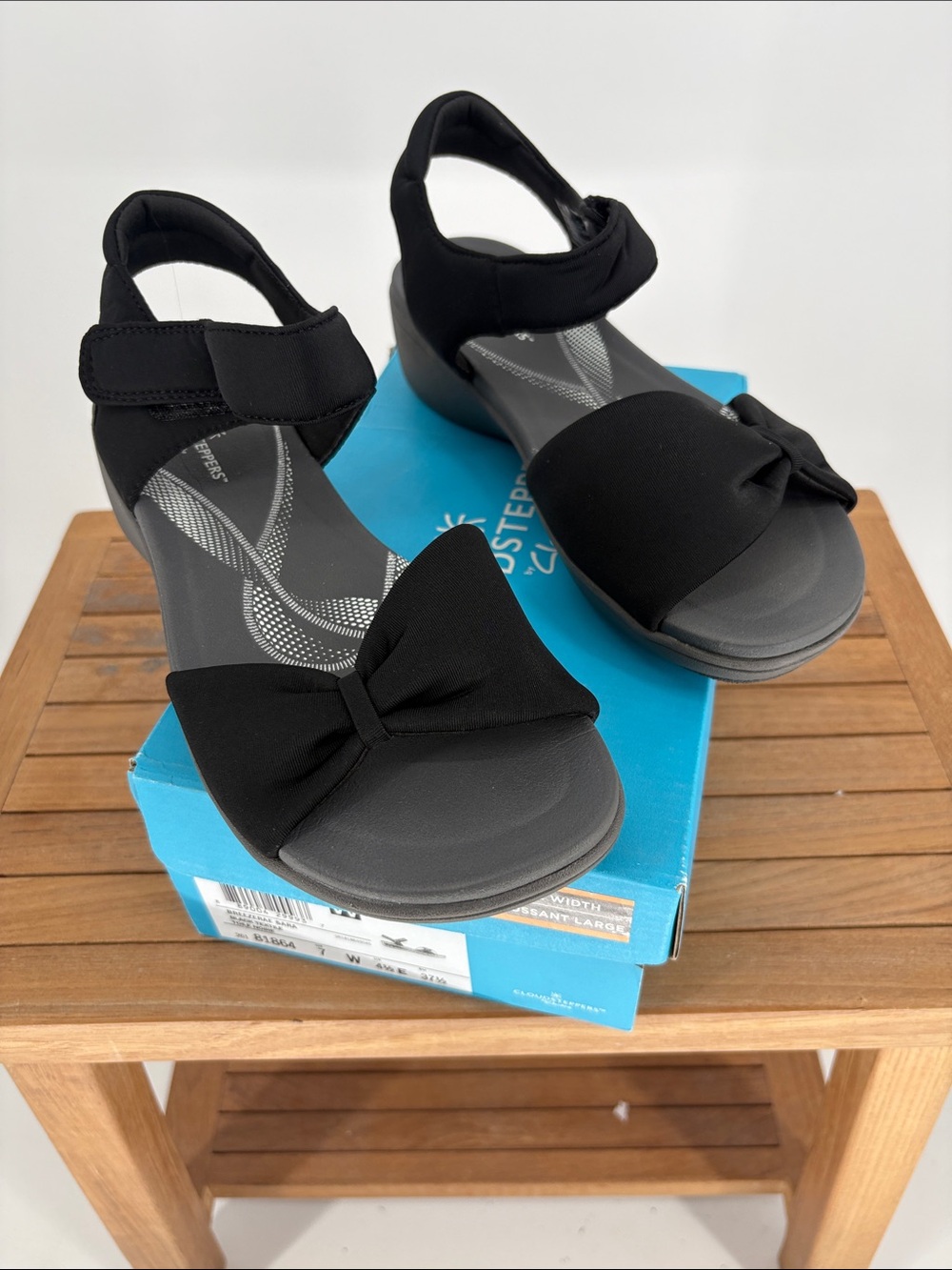 New Clarks Cloud Steppers Breezare Sara Black Women's Sandals size 7 W